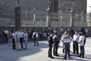 &quot;Se puso groserito&quot;: Barbosa a Cruz Lepe, ante problema por templete en el zócalo