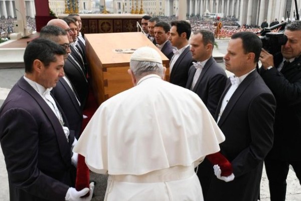 Homenaje y entierro Papa Benedicto XVI