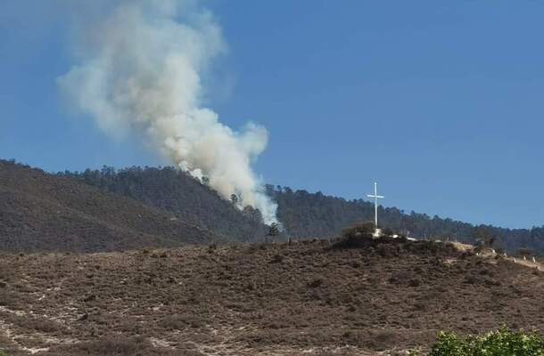 Se registra incendio forestal en Chapulco y pobladores se organizan para sofocarlo 