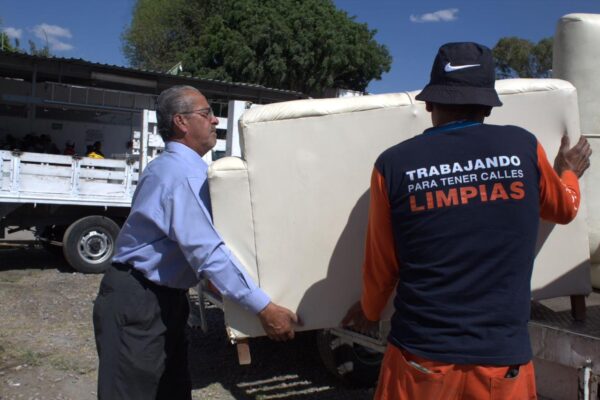 ¿Sabes cómo funciona el servicio de descacharrización de muebles y aparatos electrónicos?