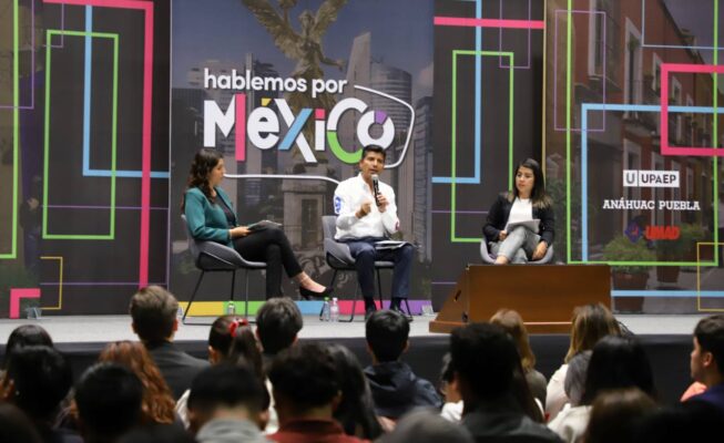 Presenta Eduardo Rivera sus propuestas ante universitarios en el foro 'Hablemos por México'