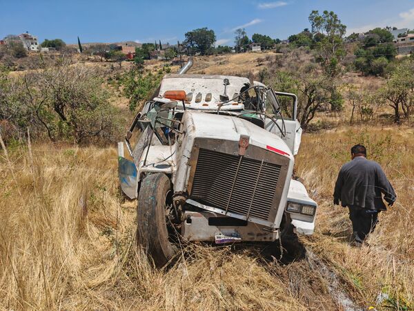 Una mujer muerta y dos lesionados en volcadura sobre la autopista Siglo XXI