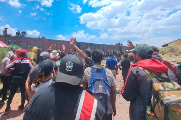 Ibero, Diócesis de Tlaxcala y Arquidiócesis de Puebla reprueban redada contra Caravana Viacrucis Migrante en Soltepec