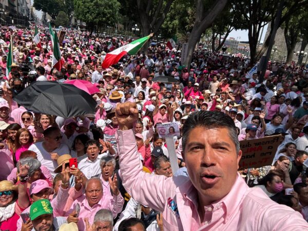 Urbano de Puebla informó que Eduardo Rivera posee 30 mil acciones en Marea Rosa en Puebla, pero está preocupado por el próximo fallo judicial.