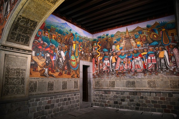 Concluye la restauración del mural Historia de Tlaxcala y sus aportaciones a la Mexicanidad, de Desiderio Hernández Xochitiotzin