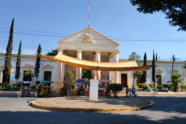 Dan mantenimiento al Anfiteatro Municipal de Tehuacán