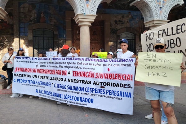 Ciudadanos de Tehuacán marchan para exigir paz y seguridad ante ola de violencia