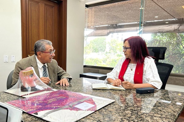 Rector de la UATx presenta avances a secretaria de educación