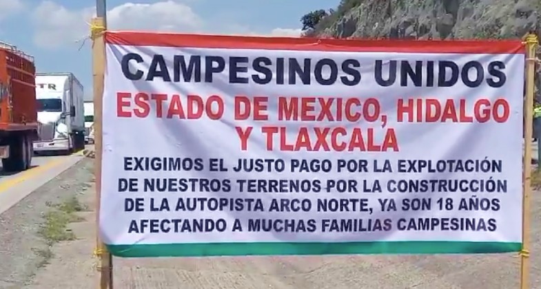 Arco Norte: Campesinos de Puebla, Tlaxcala e Hidalgo mantienen bloqueo; reparten alimentos a afectados