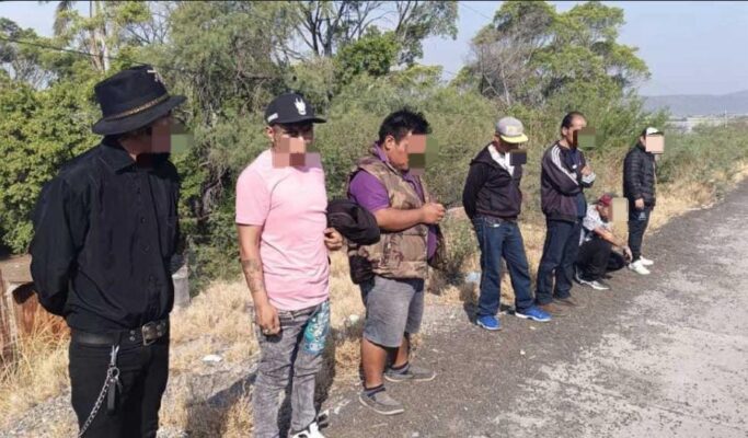 Detienen a 7 hombres implicados en balacera, robo y quema de boletas en Tlapanalá