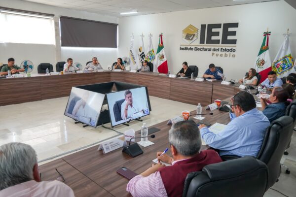 IEE reparte pluris para el Congreso de Puebla: PAN tendrá 7 curules, PRI 2, MC 2 y Morena 4