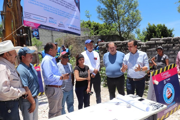 Ayuntamiento de Puebla inicia construcción de calle con concreto hidráulico en San José El Aguacate