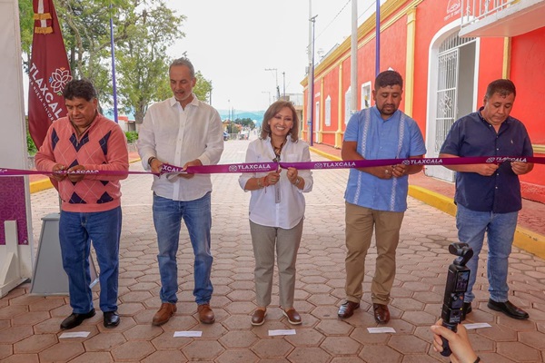 Con entrega de obras, Lorena Cuéllar demuestra su amor y compromiso a Españita y Tecopilco