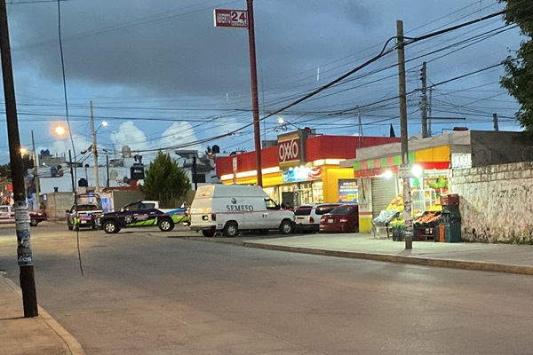 Ejecutan a un hombre en el estacionamiento del Oxxo de la colonia Francisco Villa