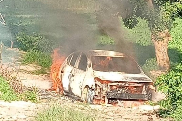 Incendian en Huactzinco el auto del chofer de Pronto asesinado en Tzompantepec