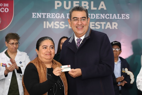 Inicia Sergio Salomón entrega de credenciales del programa IMSS-Bienestar