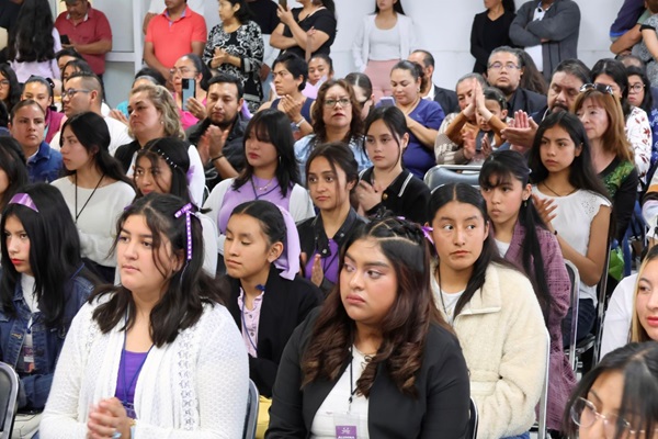 Más de 100 estudiantes de secundaria y prepa se benefician con el programa “Tecnolochicas” en Tlaxcala