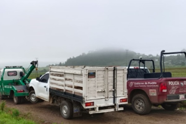 Aseguran SSP y SEMAR tres camionetas con hidrocarburo robado en Ahuazotepec