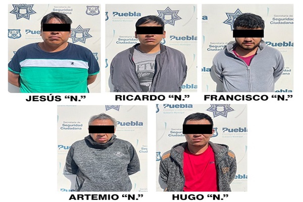 Policía Municipal de Puebla detuvo a cinco hombres por portación ilegal de arma de fuego y ataques a las vías de comunicación