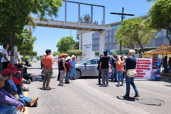 Protestan en Tehuacán por falta de soluciones al relleno sanitario de Santa María Coapan