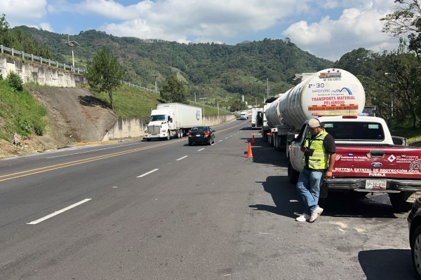 Reabren circulación en la autopista México-Tuxpan tras 30 horas cerrada por volcadura