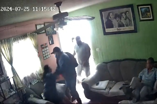 Sujetos armados atracan a adultos mayores dentro su propia casa en Tehuacán
