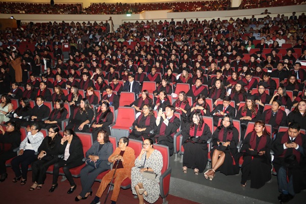 UATx | Estudiantes culminaron estudios en Ciencias Económicas Administrativas