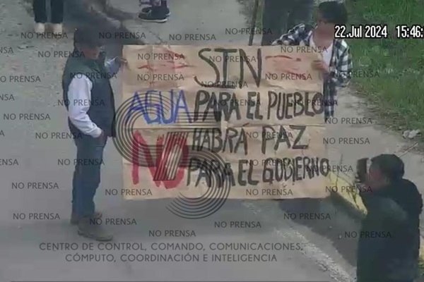 Vecinos de Atlahapa bloquean pozo y por segundo día consecutivo el periférico y la avenida gasoducto en Tlaxcala