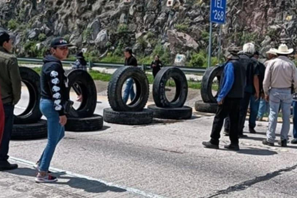 ¡Otra vez! Ejidatarios de Tlaxcala, Edomex e Hidalgo bloquean autopista Arco Norte por incumplimiento de pagos