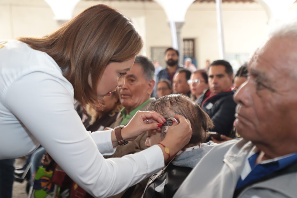 Encabeza Gaby Bonilla entrega de aparatos auditivos y reequipamiento a sistemas municipales DIF