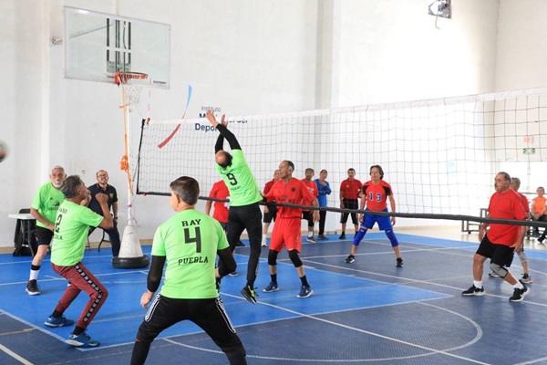 Celebra Ayuntamiento de Puebla Torneo de Barrios de Cachibol