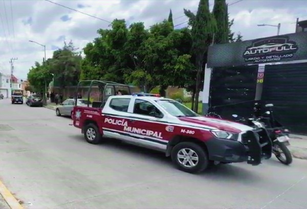 Cuatro sujetos armados balean lavado de autos y seis automóviles estacionados en Cuautlancingo