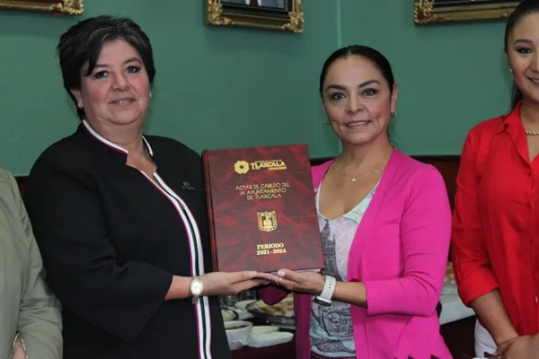 Entrega el ayuntamiento de Tlaxcala Actas de Cabildo al Archivo General del Estado 