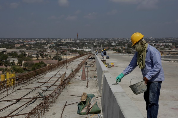 Gobierno canadiense deja de emitir permisos de trabajo