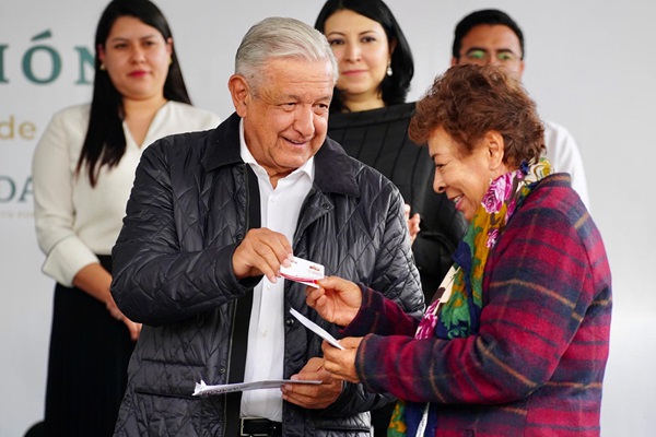 Pobreza de adultos mayores disminutó en el sexenio de AMLO, a diferencia de con Peña y Calderón