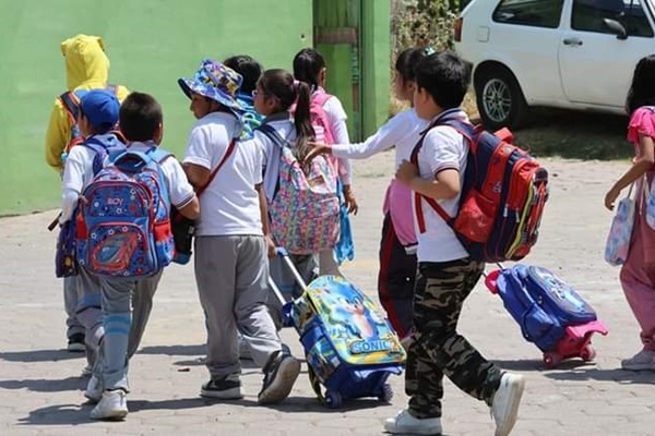 Regresan a clases más de 258 mil alumnos de educación básica en Tlaxcala