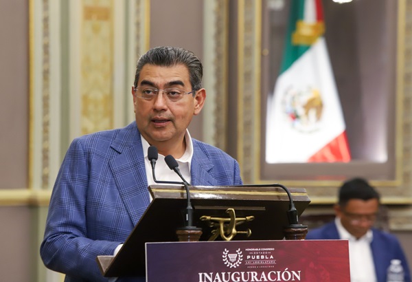 Sergio Salomón asiste a la presentación del Canal del Congreso del Estado de Puebla