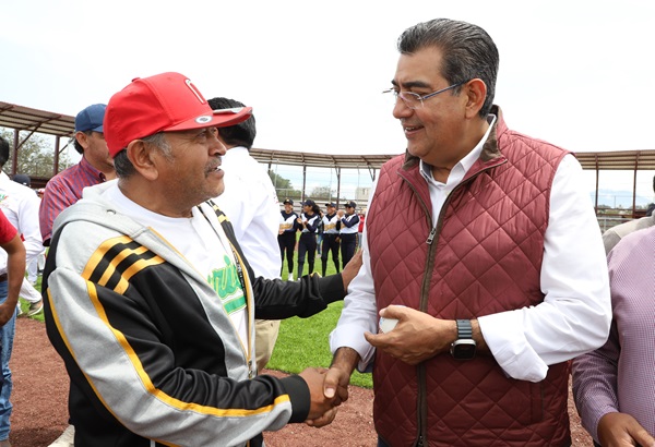 Sergio Salomón entrega de campo de béisbol en Cañada Morelos