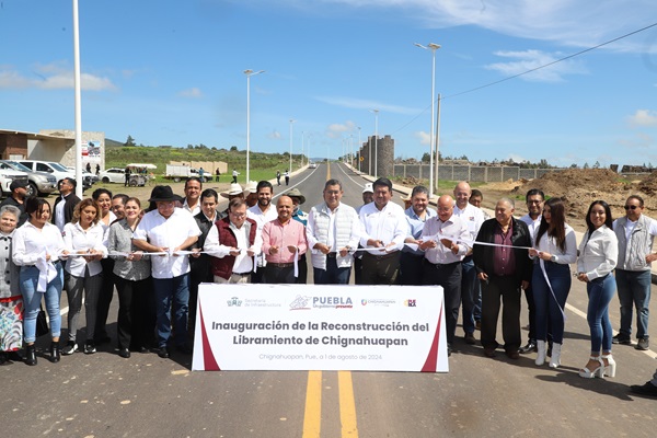 Sergio Salomón inaugura carretera y programas sociales en Chignahuapan