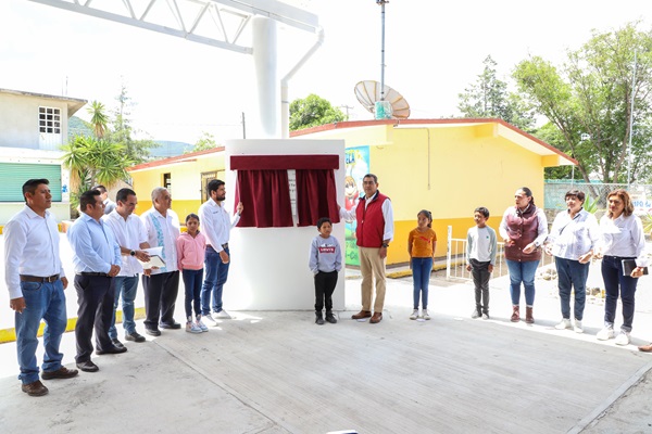 Sergio Salomón inaugura techado de la primaria «Unión y Progreso» en Nicolás Bravo