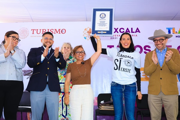 Tlaxcala logra segundo récord guinness por la mayor variedad de tacos de canasta