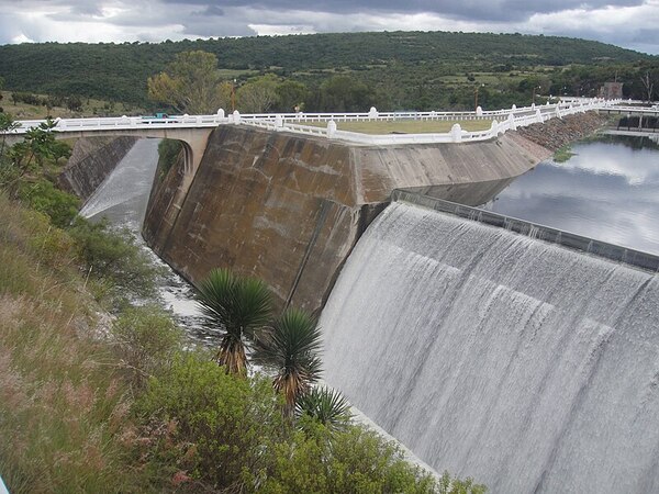 Localizan cadáver de recién nacido en el dren de Valsequillo, a la altura de Tlacotepec de Juárez