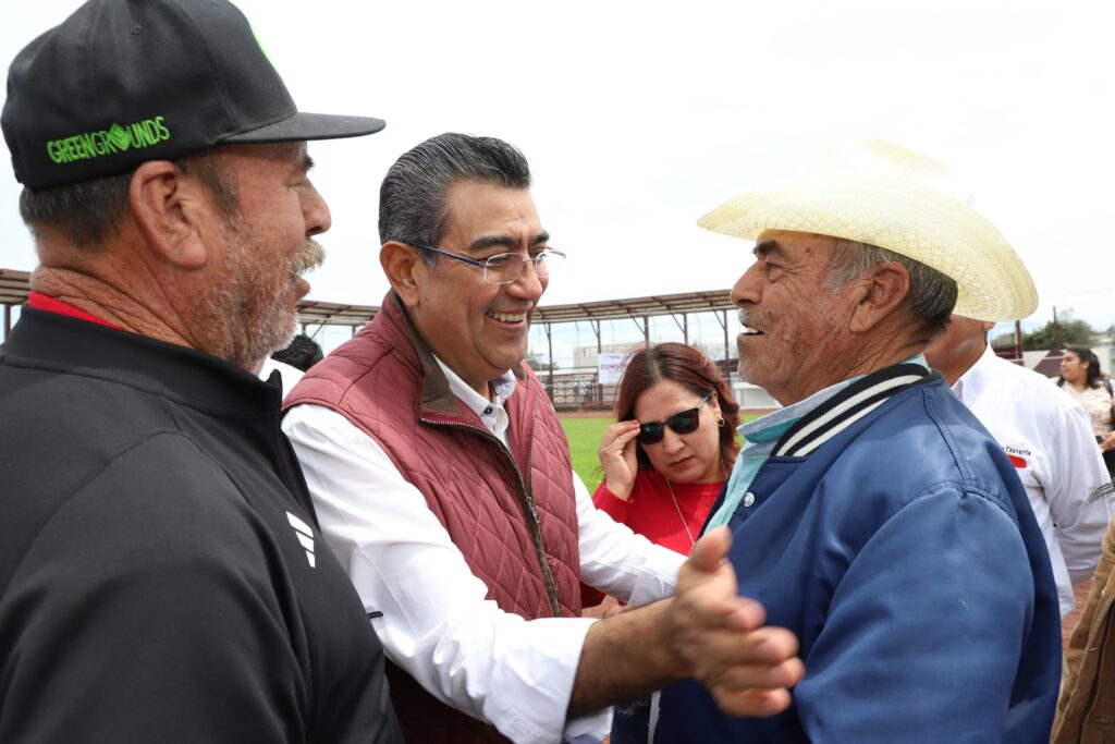 Sergio Salomón entrega de campo de béisbol en Cañada Morelos