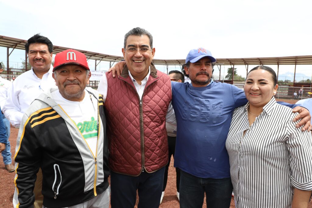 Sergio Salomón entrega de campo de béisbol en Cañada Morelos