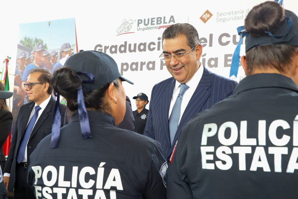 policías