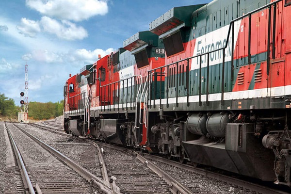 Bloqueo al tren en Puente Colorado lleva cuatro días; manifestantes demandan abasto de agua