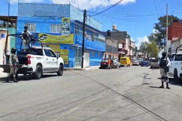 Cadáveres abandonados en vehículos en Mercado Hidalgo y Xonacatepec relacionados con robo de transporte de carga