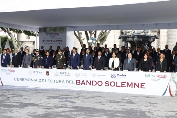 Con colocación del Bando Solemne, Fiestas Patrias inician