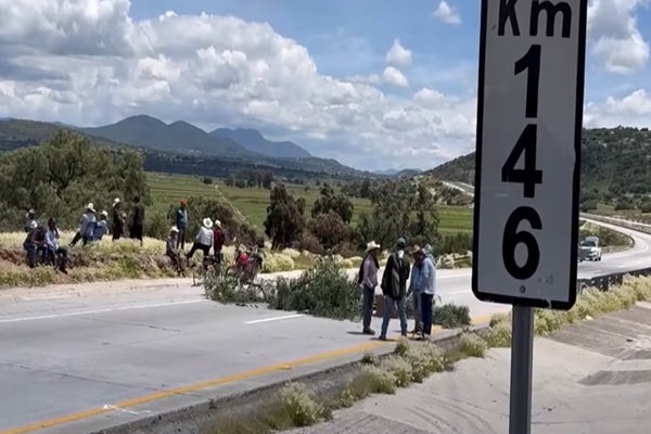 Ejidatarios acampan en el Arco Norte tras falta de soluciones