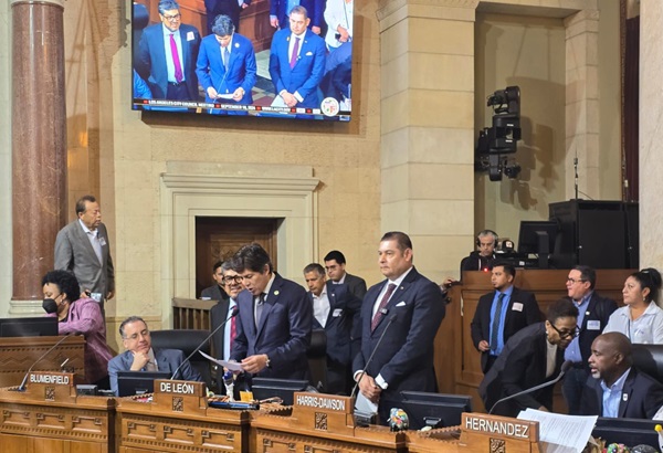 En reunión histórica reciben concejales de la Ciudad de Los Ángeles a Alejandro Armenta